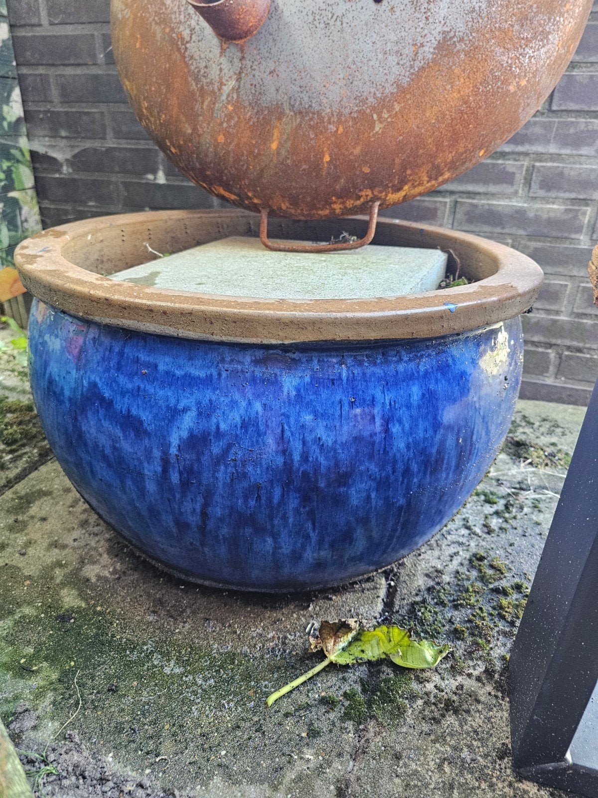 Grote blauwe bloempot van aardewerk, Tuin en Terras, Ophalen, Gebruikt, 40 cm of meer, Rond