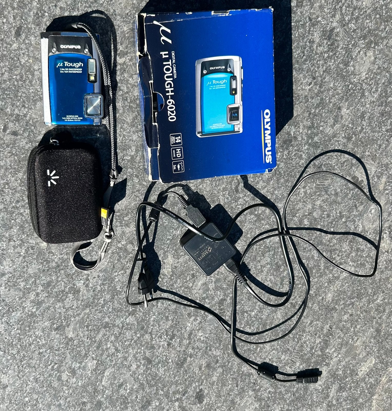 Olympus μ Tough TG-610 compactcamera - Blauw, 14MP, 5x zoom, Gebruikt, Oplader, Ophalen of Verzenden, Olympus