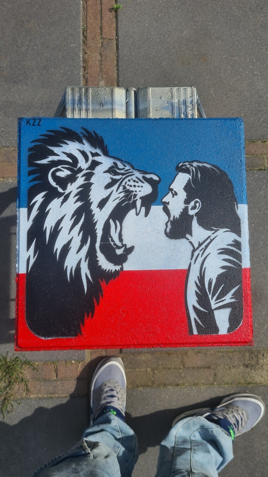 Unieke Stoeptegel Kunst: Leeuw vs. Man Statement Art, Ophalen of Verzenden
