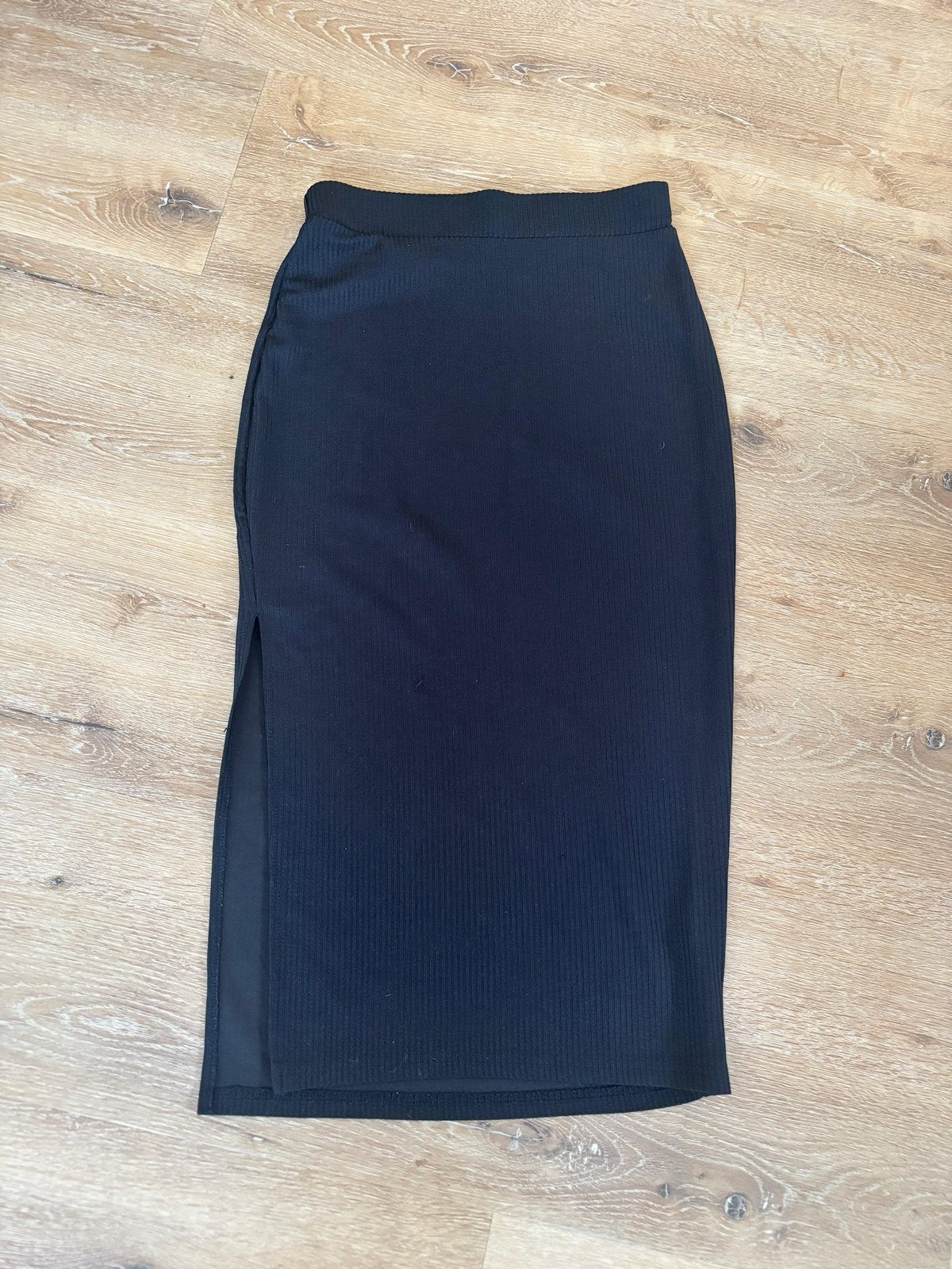 Nieuwe zwarte lange rok met split, Kleding | Dames, Rokken, Zwart, Nieuw, Ophalen of Verzenden, Maat 36 (S)
