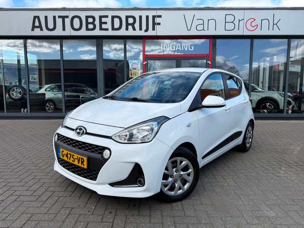 Hyundai I10 1.0i Comfort | DAB | Carplay | Trekhaak | Navi, Gebruikt, 4 stoelen, Wit, Origineel Nederlands