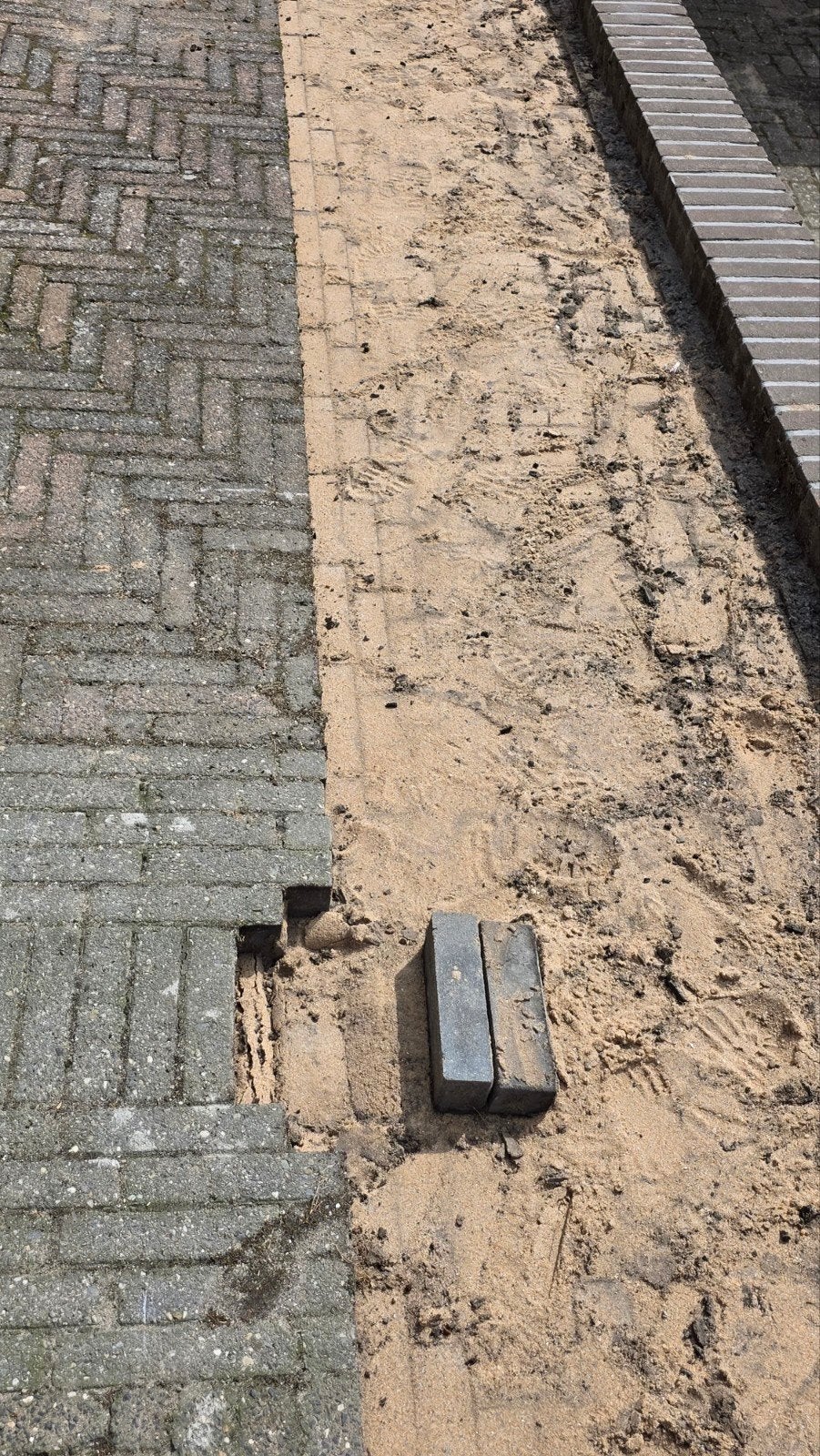 Gratis af te halen: Schoon ophoog- en bestratingszand, Tuin en Terras, Ophalen of Verzenden, Gebruikt, Ophoogzand