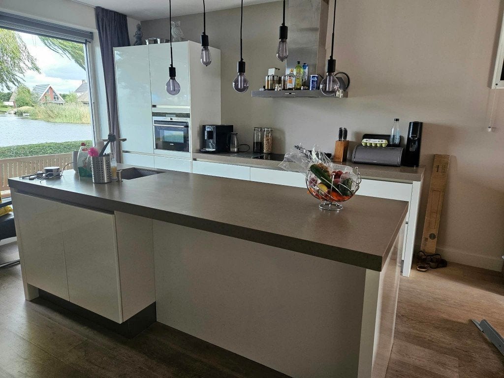 Strakke Moderne keuken incl. Siemens apparatuur+GEDEMONTEERD, Greeploos, Wit, Overige typen, Ophalen of Verzenden