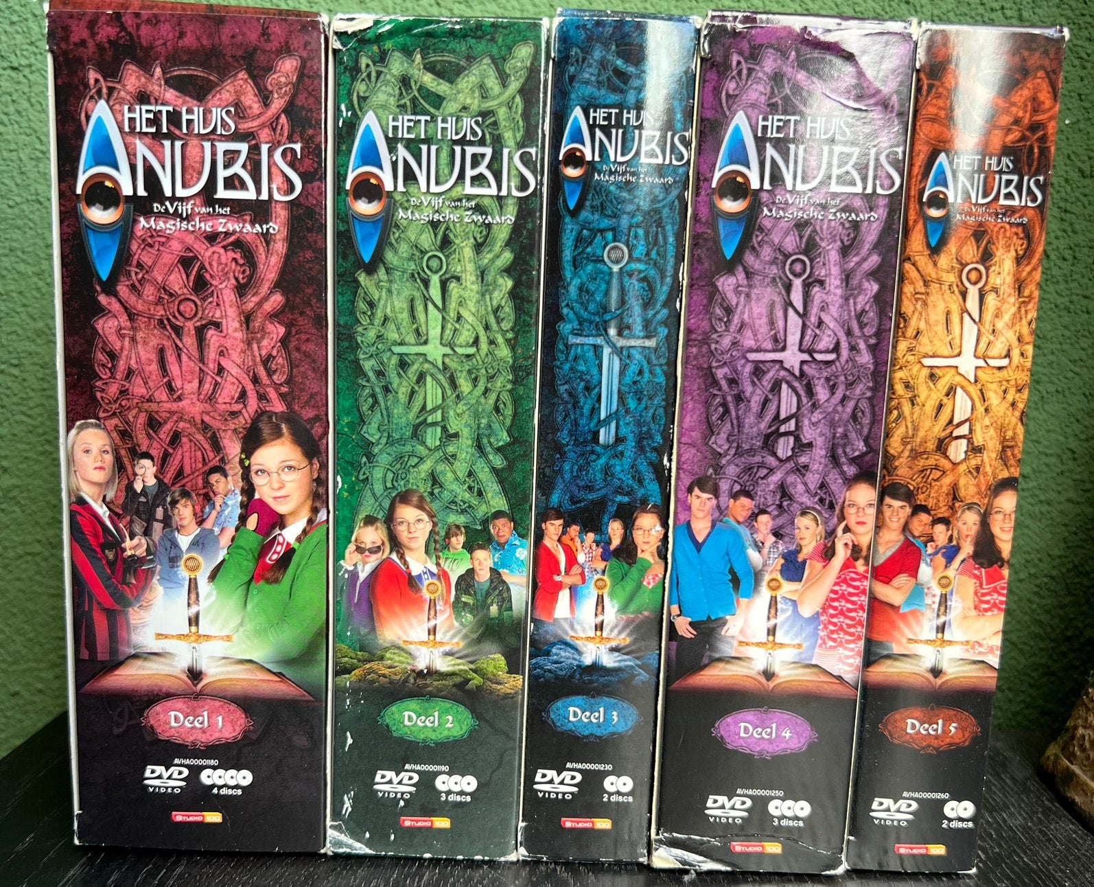 Het Huis Anubis “de vijf van het magische zwaard” (compleet), Zo goed als nieuw, Vanaf 6 jaar, Actie en Avontuur, Complete serie