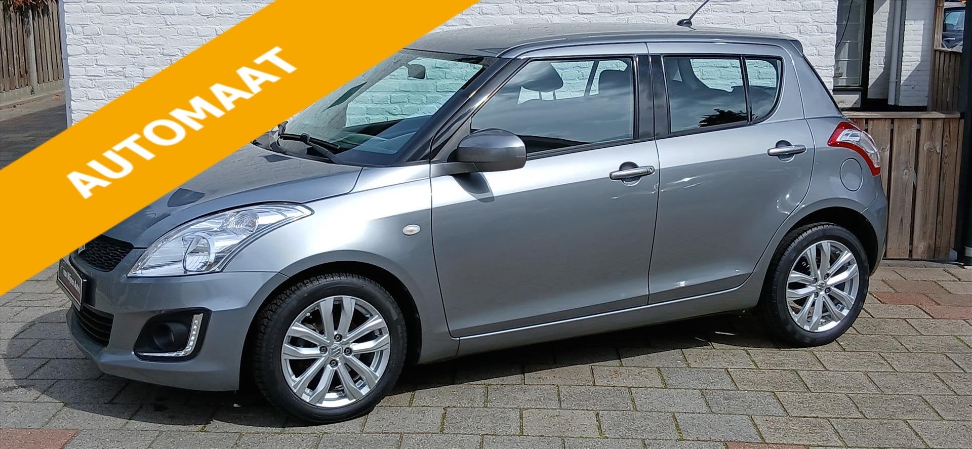 SUZUKI Swift 1.2 5drs 4 traps vol automaat ,camera ,navigati, Auto's, Automaat, 94 pk, Stof, Gebruikt