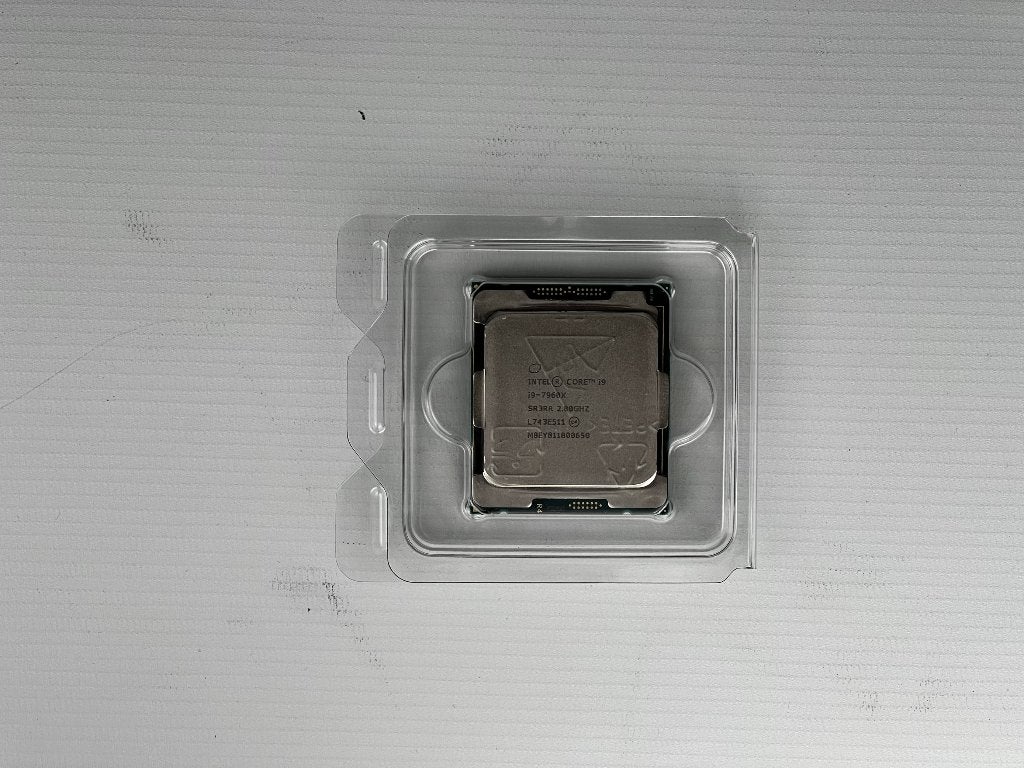 Intel i9-7960X SR3RR Tray / NIEUW, Computers en Software, Processors, Nieuw, 16-core, 2 tot 3 Ghz, Ophalen of Verzenden