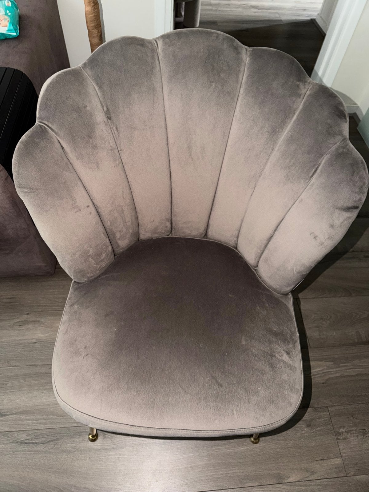 Richmond Interiors Schelpstoel taupe Velours, Huis en Inrichting, Stoelen, Ophalen, Overige kleuren, Zo goed als nieuw, Eén