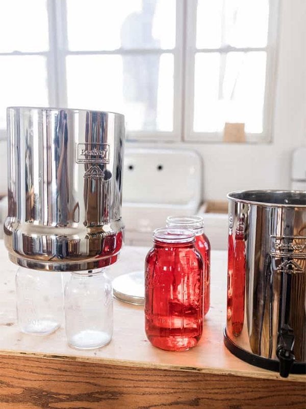 Waterfilter Berkey-rode-kleurstof-test
