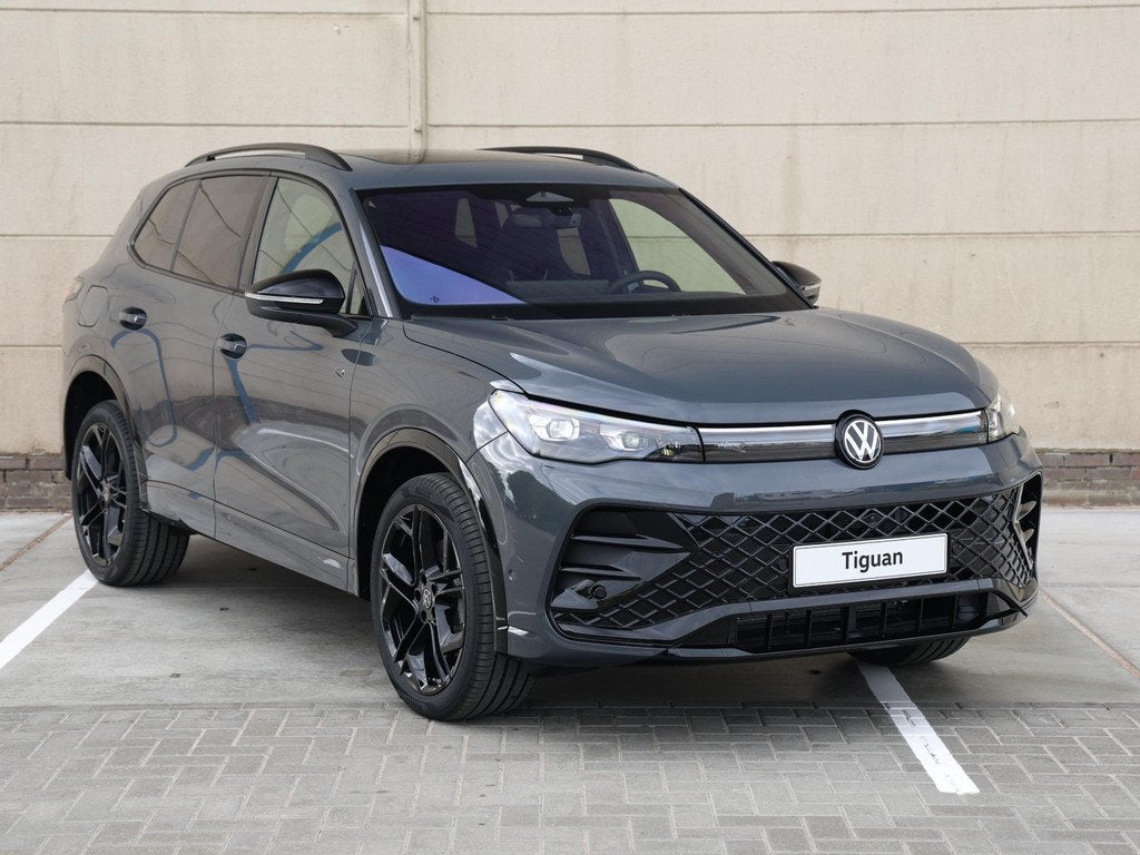 Volkswagen Tiguan R-Line Edition 1.5 eHybrid / 272 PK | Trek, Auto's, Volkswagen, Stof, 1498 cc, 4 cilinders, 2000 kg