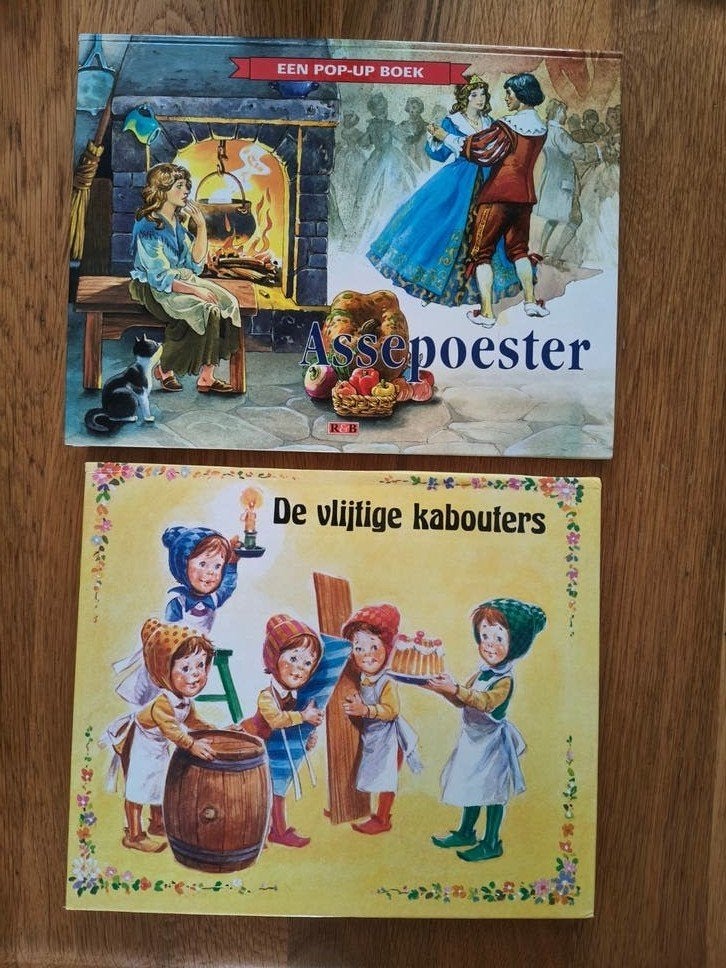 2x Pop-up boek Assepoester en De Vlijtige Kabouters, Ophalen, Gelezen, Onbekend