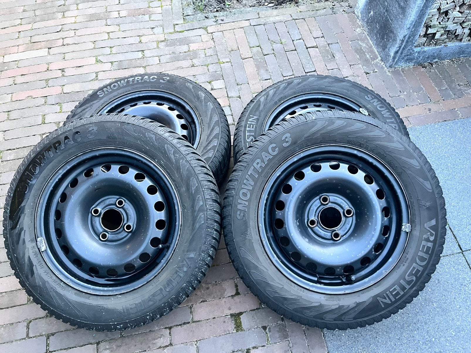 Vredestein winterbanden set voor Mii, up!, Citigo, Auto-onderdelen, Ophalen, 14 inch, Banden en Velgen, Winterbanden