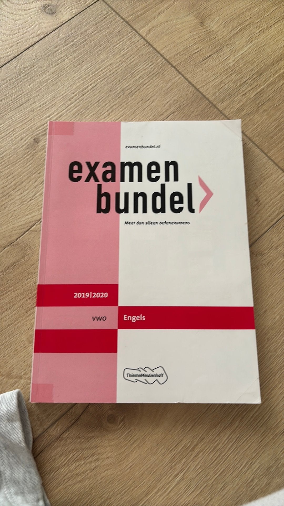 Examenbundel VWO Engels 2019/2020, HAVO, Ophalen of Verzenden, Zo goed als nieuw, C. van Putten
