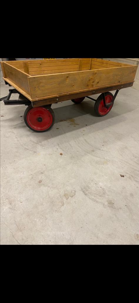 Robuuste houten  treinkar met metalen onderstel, Ophalen of Verzenden