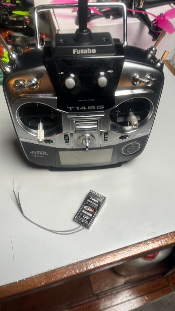 Futaba T14SG zender met R70008SB ontvanger, Hobby en Vrije tijd, Modelbouw | Radiografisch | Overige, Ophalen of Verzenden, Zo goed als nieuw