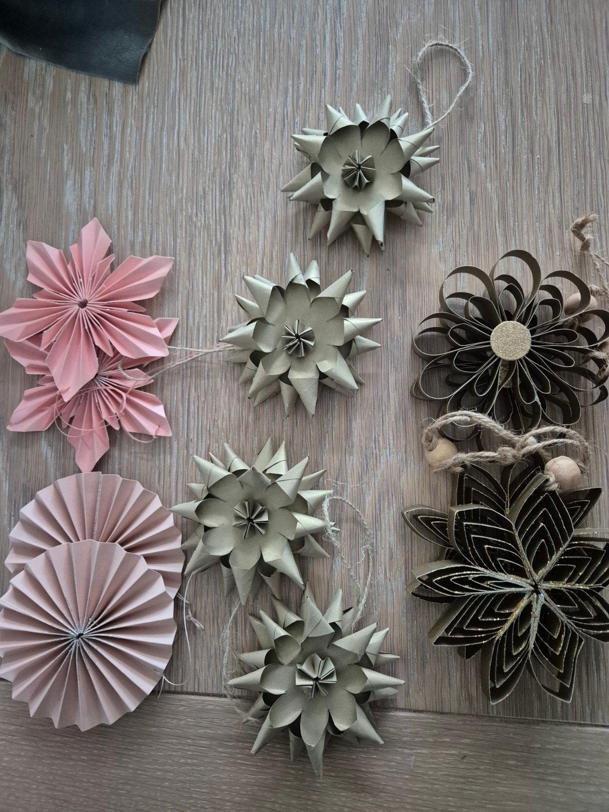 12 papieren ornamenten, Ophalen of Verzenden