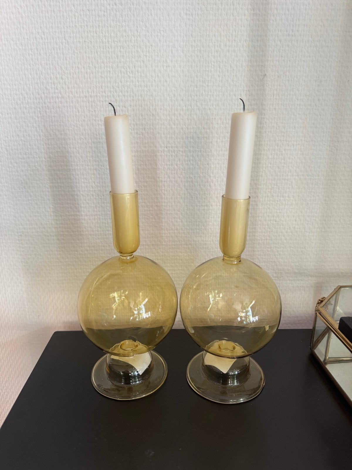 Set van 2 glazen kandelaars - Amberkleurig, Huis en Inrichting, Woonaccessoires | Kandelaars en Kaarsen, Oranje, Ophalen of Verzenden
