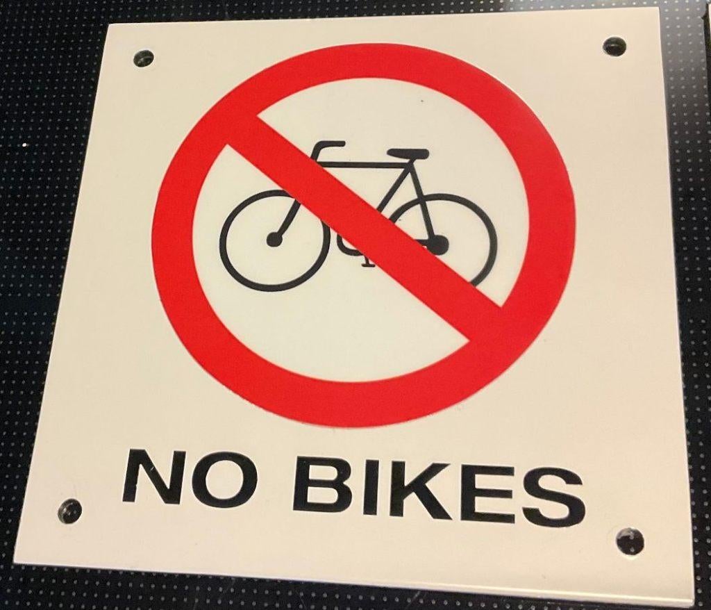 4 Bordjes - NO BIKES - 12 x 12 centimeter, Ophalen