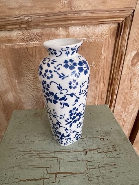 Mooi lang smal vaasje porselein. Wit met blauwe bloemen., Ophalen, Blauw, Zo goed als nieuw, Steen/keramiek