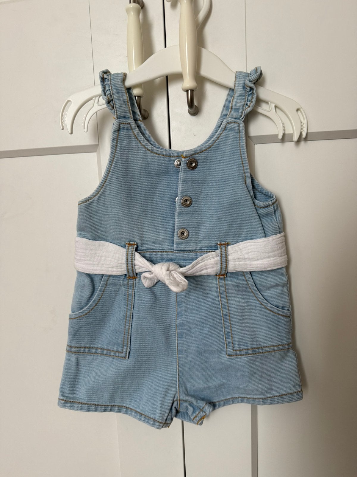 Kiabi tuinbroekje, Kinderen en Baby's, Babykleding | Maat 74, Ophalen of Verzenden, Nieuw, Meisje, Broekje