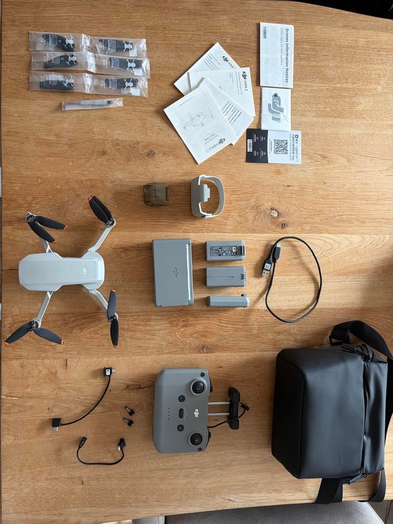 DJI Mini 2 SE Fly More Combo - Zo goed als nieuw, 30 tot 45 minuten, Cameradrone, 5 tot 10 kilometer, Ophalen of Verzenden