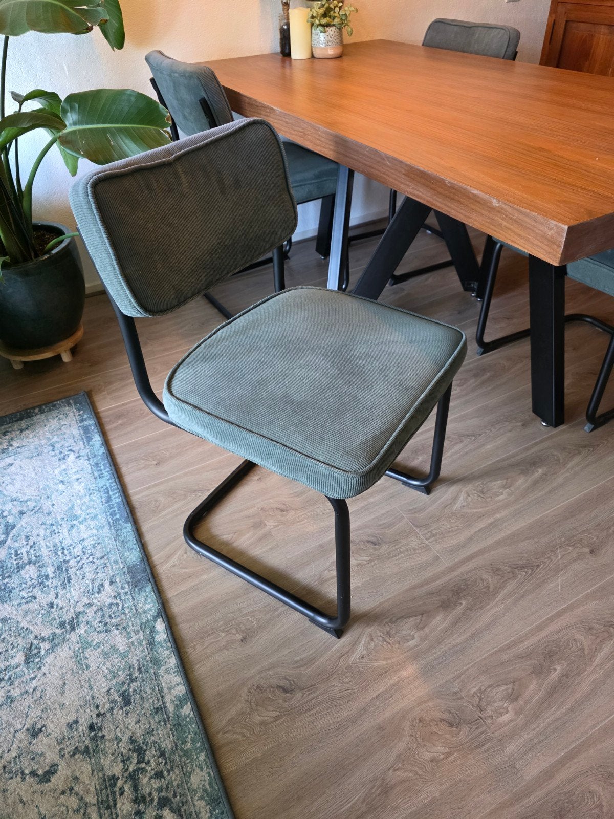 4 Brovst eetkamerstoelen ribstof petrol/blauw, Huis en Inrichting, Stoelen, Blauw, Ophalen of Verzenden, Zo goed als nieuw, Vier