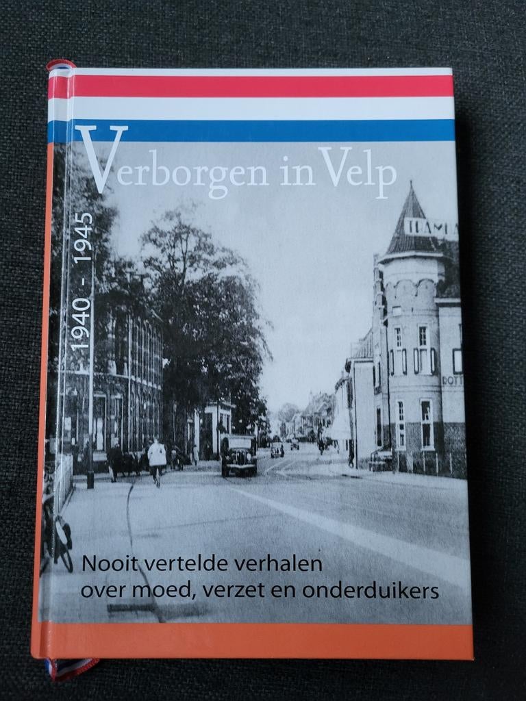 Verborgen in Velp 1940-1945, Ophalen of Verzenden, Zo goed als nieuw
