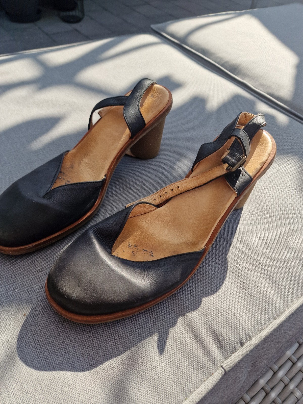 Zwarte leren pumps met hak maat 41 - Zo goed als nieuw, Kleding | Dames, Ophalen of Verzenden, Zo goed als nieuw, Zwart, Pumps