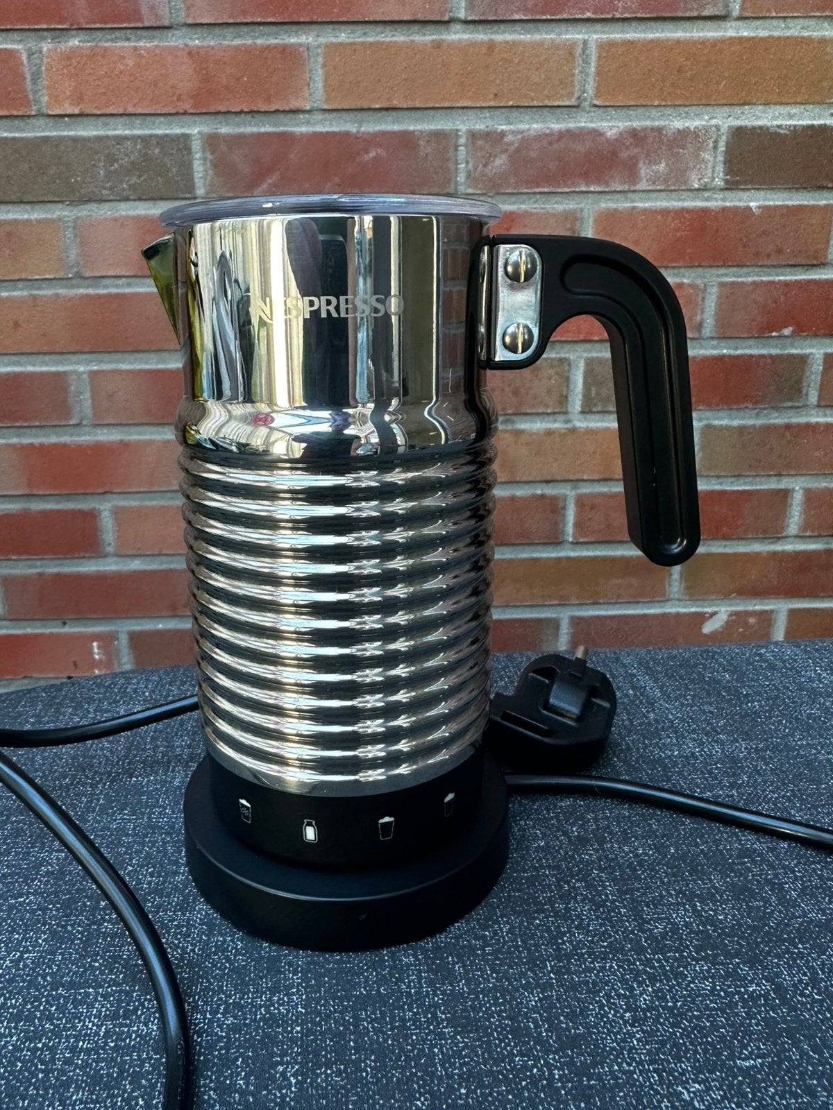 Nespresso Aerrocino melkopschuimer, Witgoed en Apparatuur, Ophalen of Verzenden, Nieuw, Elektrische melkopschuimer