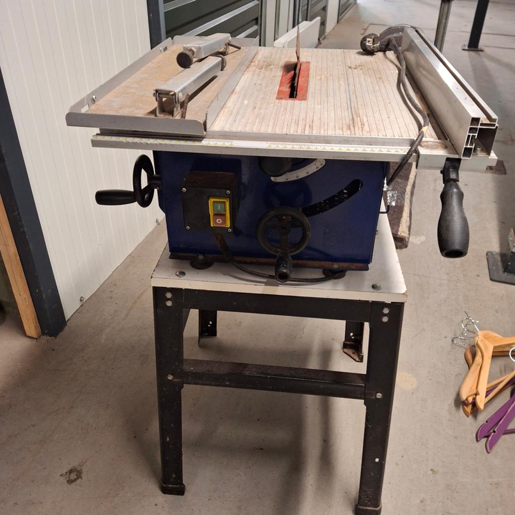 FERM Tafelzaag TTS-205/1000 - Krachtige Cirkelzaag, Doe-het-zelf en Verbouw, Gereedschap | Zaagmachines, Gebruikt, Cirkelzaag