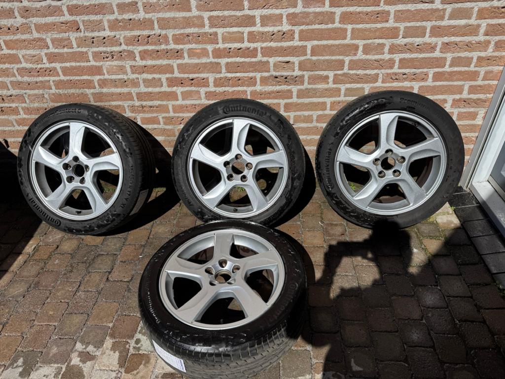 Volvo velgen + zomerbanden (215/50 R17), Auto-onderdelen, Banden en Velgen, Ophalen, 215 mm, 17 inch, Zomerbanden