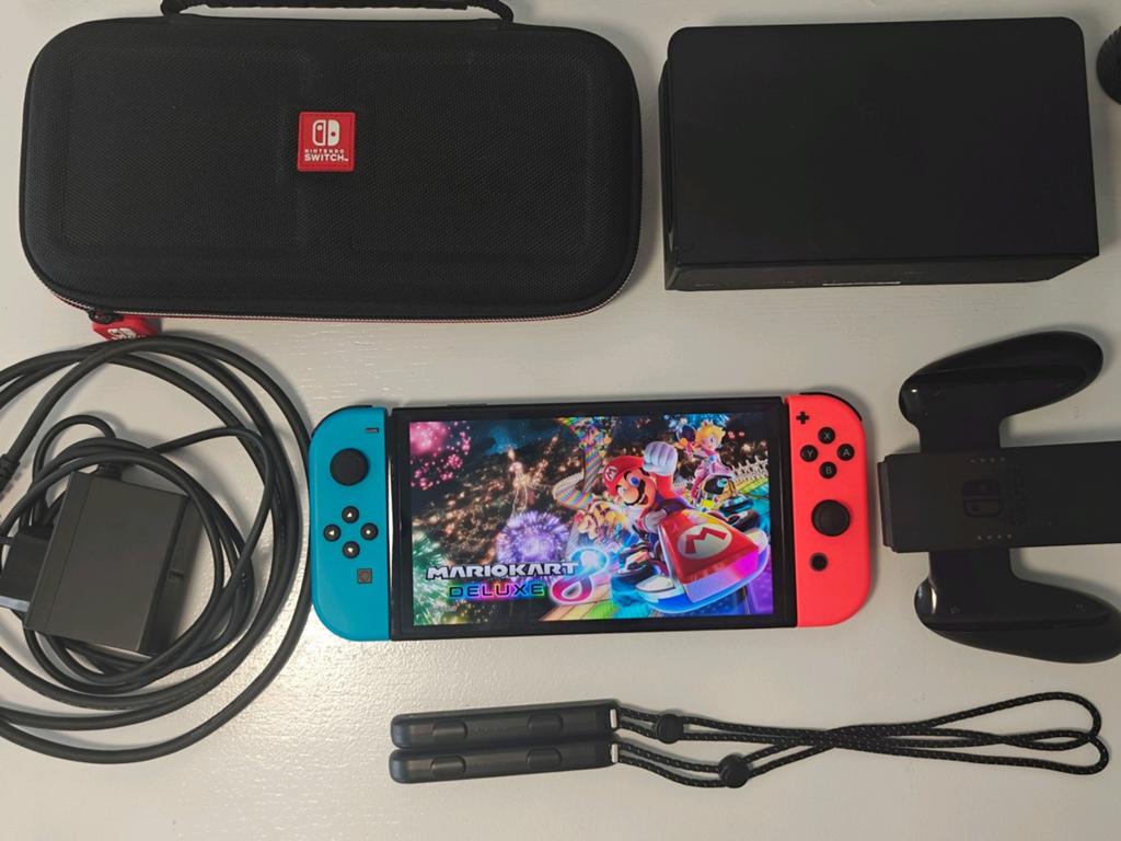 Nintendo Switch Oled met games, Spelcomputers en Games, Games | Nintendo Switch, Overige genres, Ophalen of Verzenden, Zo goed als nieuw