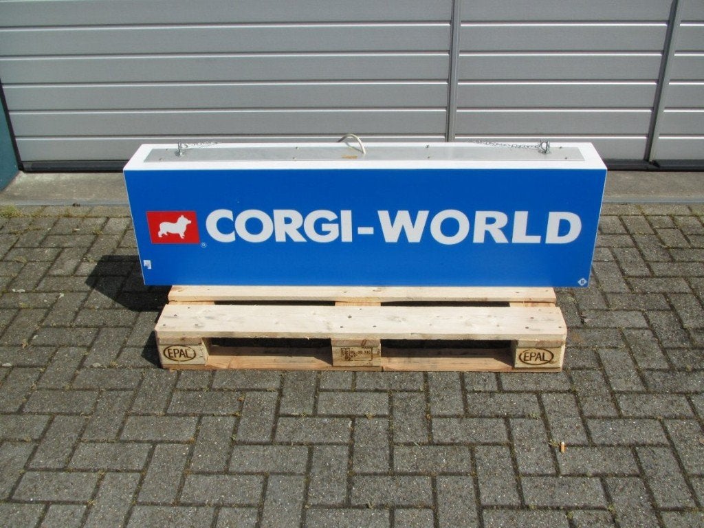 Unieke grote lichtbak met het opschrift: "CORGI-WORLD", Ophalen, Gebruikt, Overige typen