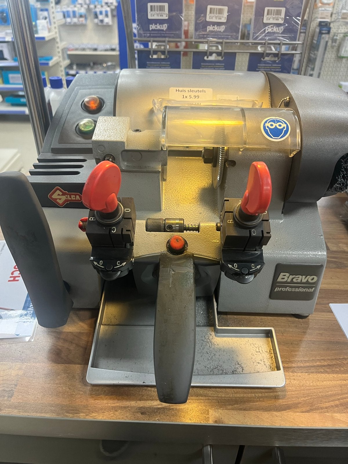 Sleutel machines met sleutels, Ophalen of Verzenden