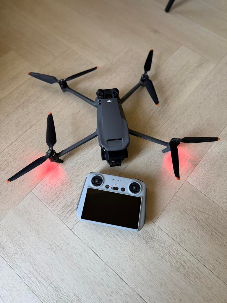 DJI Mavic 3 Pro + DJI RC Controller + doos, Audio, Tv en Foto, Drones, Ophalen, Infl@dji.com, 30 tot 45 minuten, NL