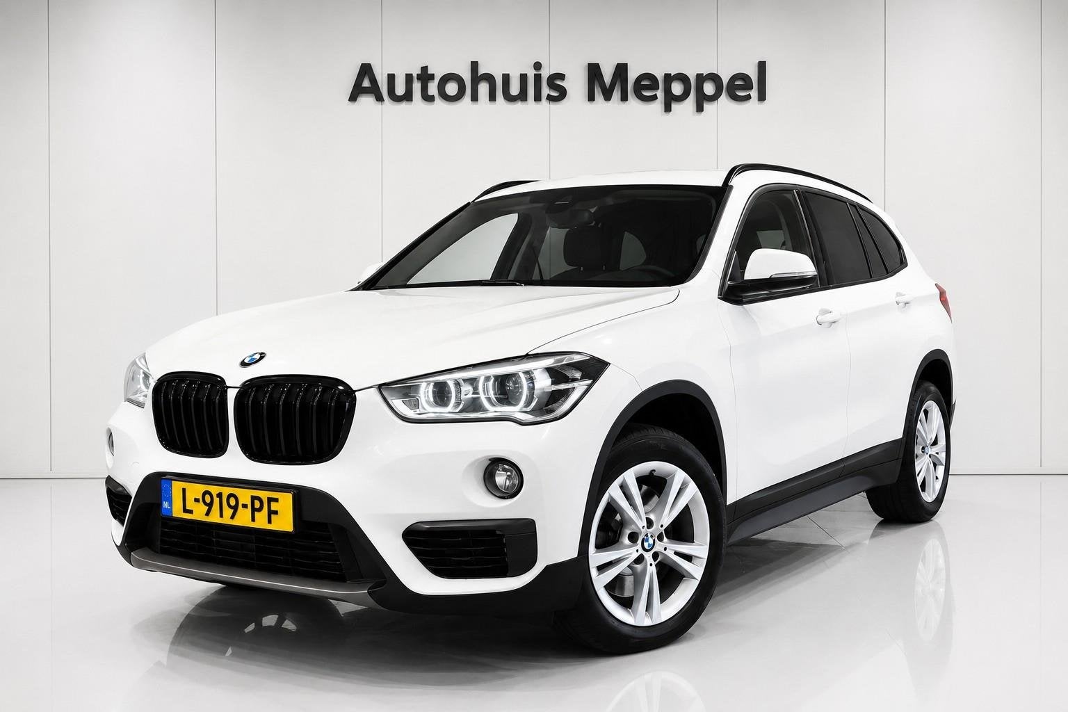 BMW X1 sDrive20i Advantage*Trekhaak*LED+*PDC*Sportstoelen*Na, Auto's, 1998 cc, Wit, Origineel Nederlands, Bedrijf