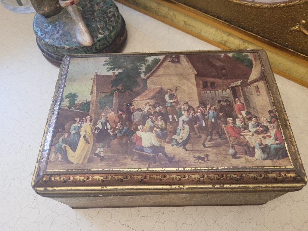 Groot vintage blik met barokke afbeelding, Verzamelen, Blikken, Ophalen of Verzenden, Gebruikt, Overige