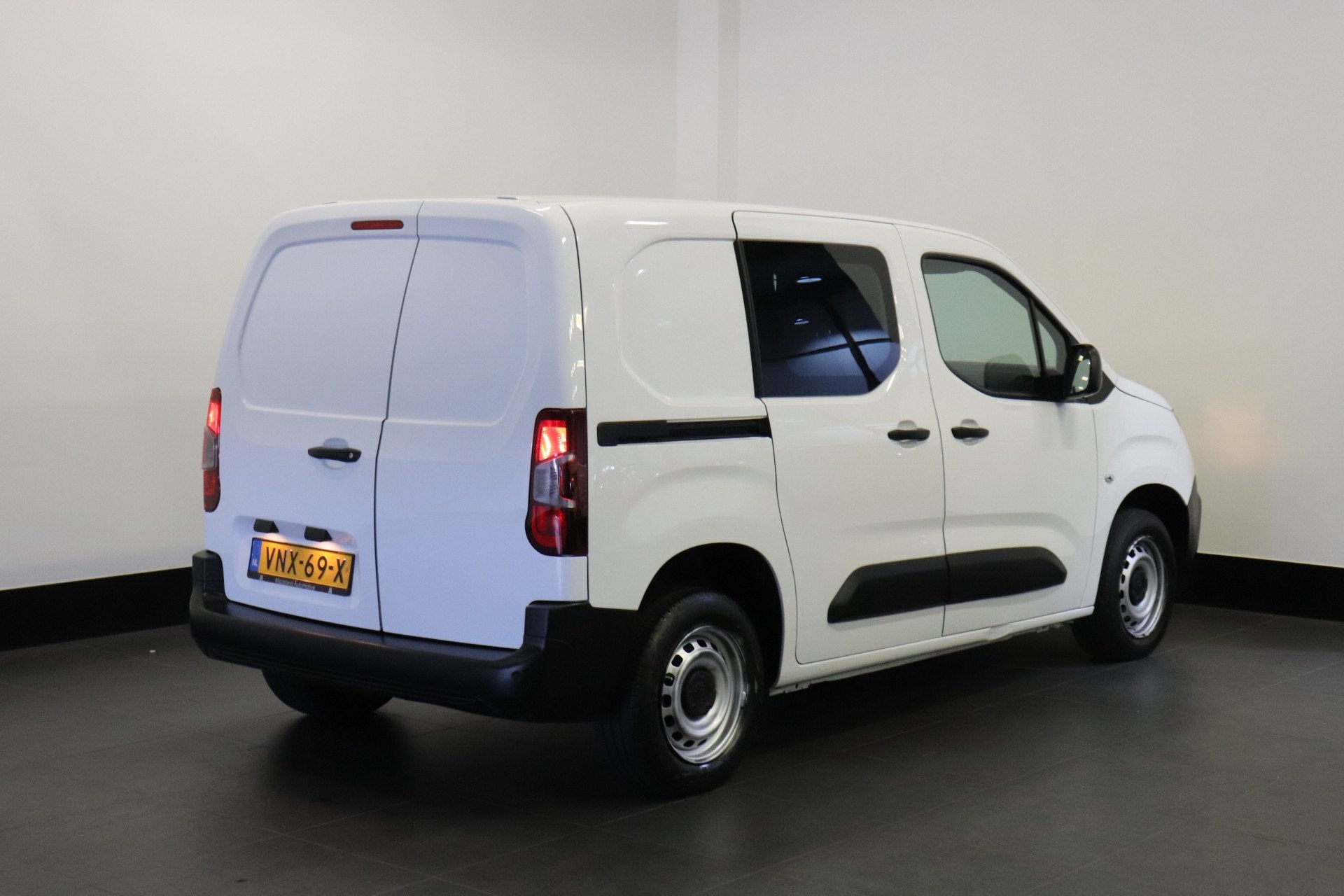 Peugeot Partner 1.2 PT Benzine! EURO 6 - Airco - Navi - Crui, Auto's, Voorwielaandrijving, Dealer onderhouden, Gebruikt, 1199 cc