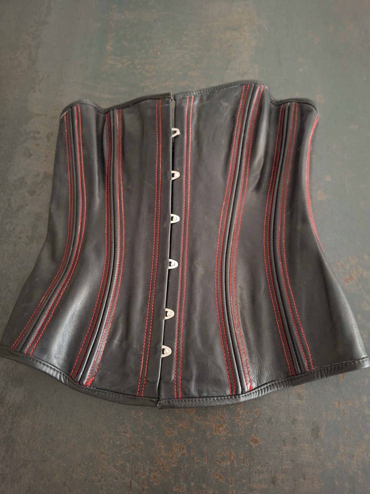 Zwart leren kwaliteits corset met rood stiksel.( 38 /40), Verzenden, Zwart, Body of Korset
