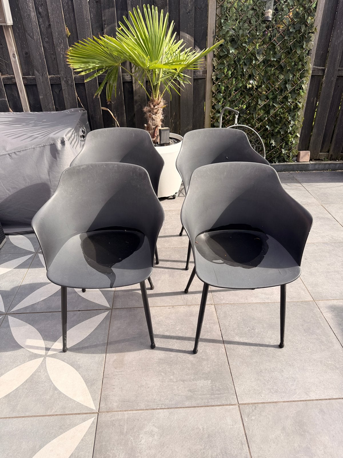 4x zwarte tuinstoelen kuipstoelen, Ophalen, Gebruikt, Kunststof