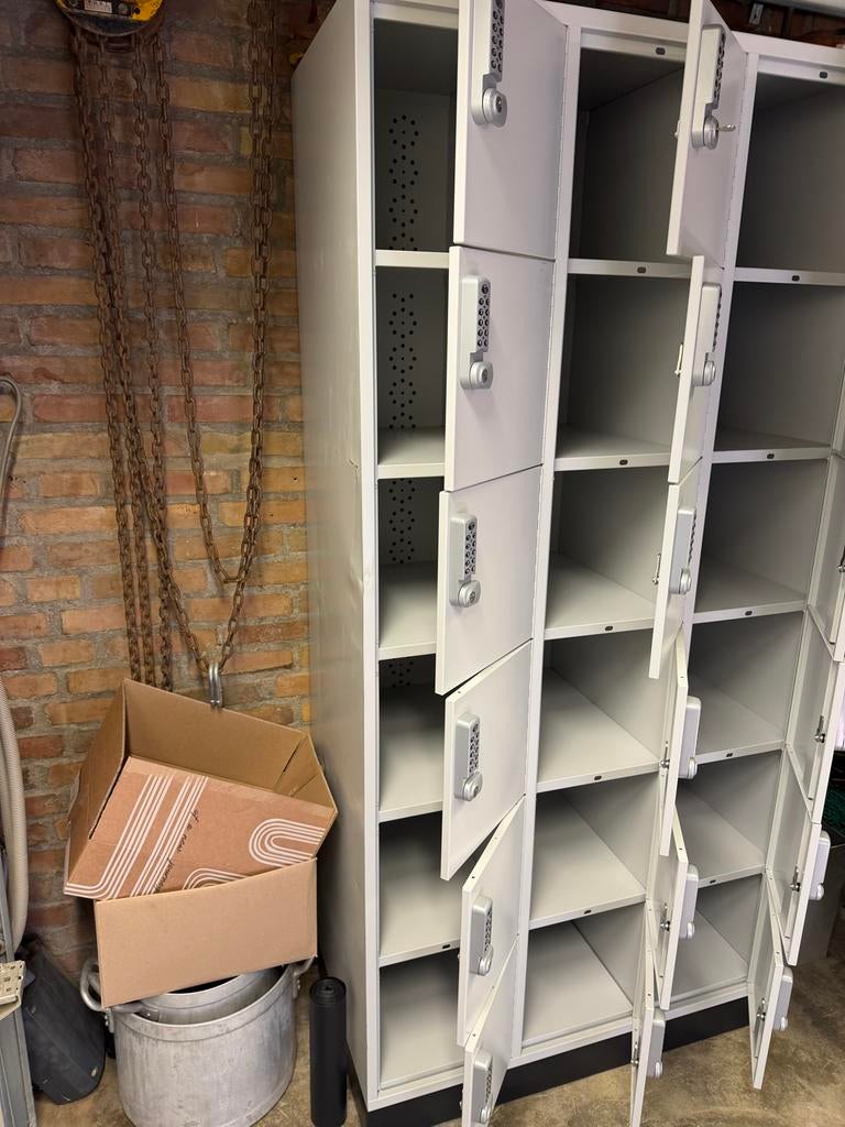 18x Lockers met cijfercode slot - Ideaal voor opslag, Huis en Inrichting, Ophalen, Gebruikt
