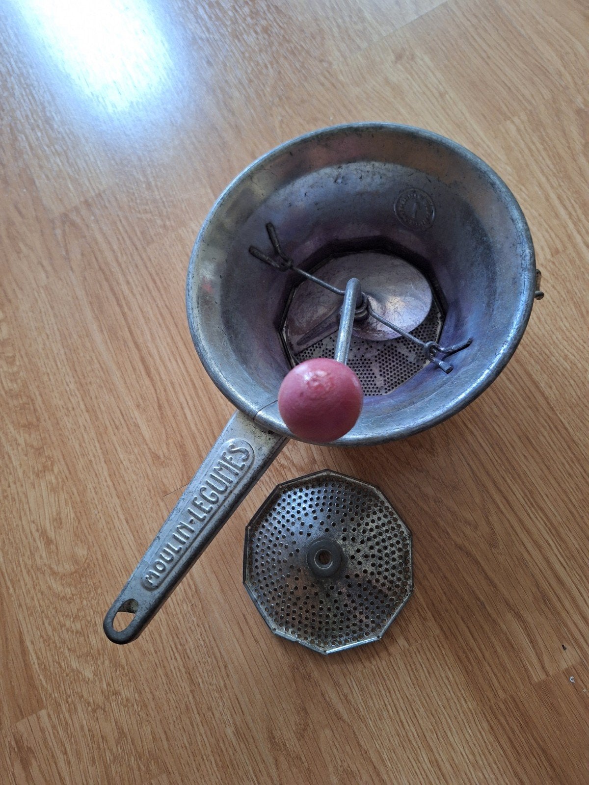 Vintage werkende passerzeef / ontpitter met 2 zeven, Ophalen, Metaal, Overige merken, Overige typen