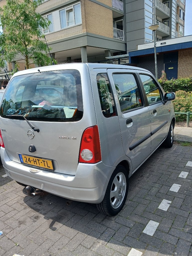 Opel Agila 1.2 I 16V 2001 Grijs, Auto's, Voorwielaandrijving, 15 km/l, 74 pk, 31 €/maand
