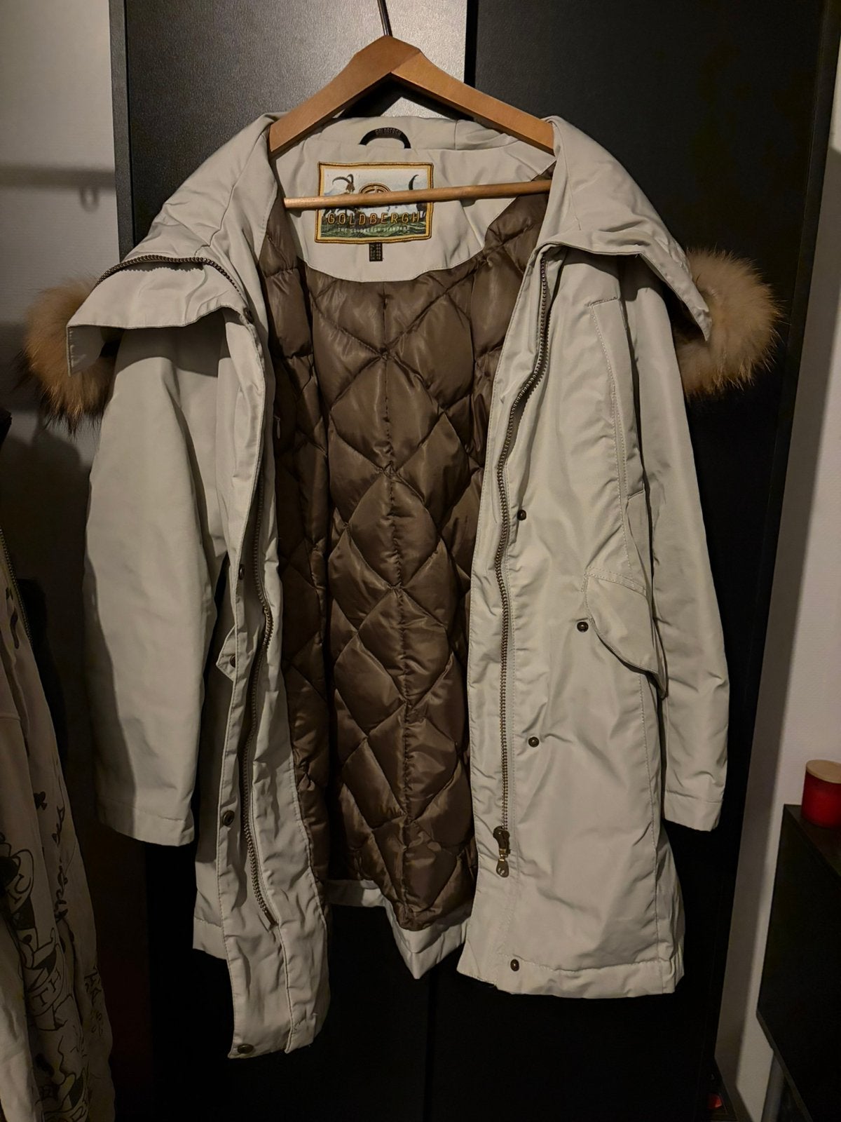 Goldbergh winterjas, Ophalen of Verzenden, Zo goed als nieuw, Maat 42/44 (L), Beige