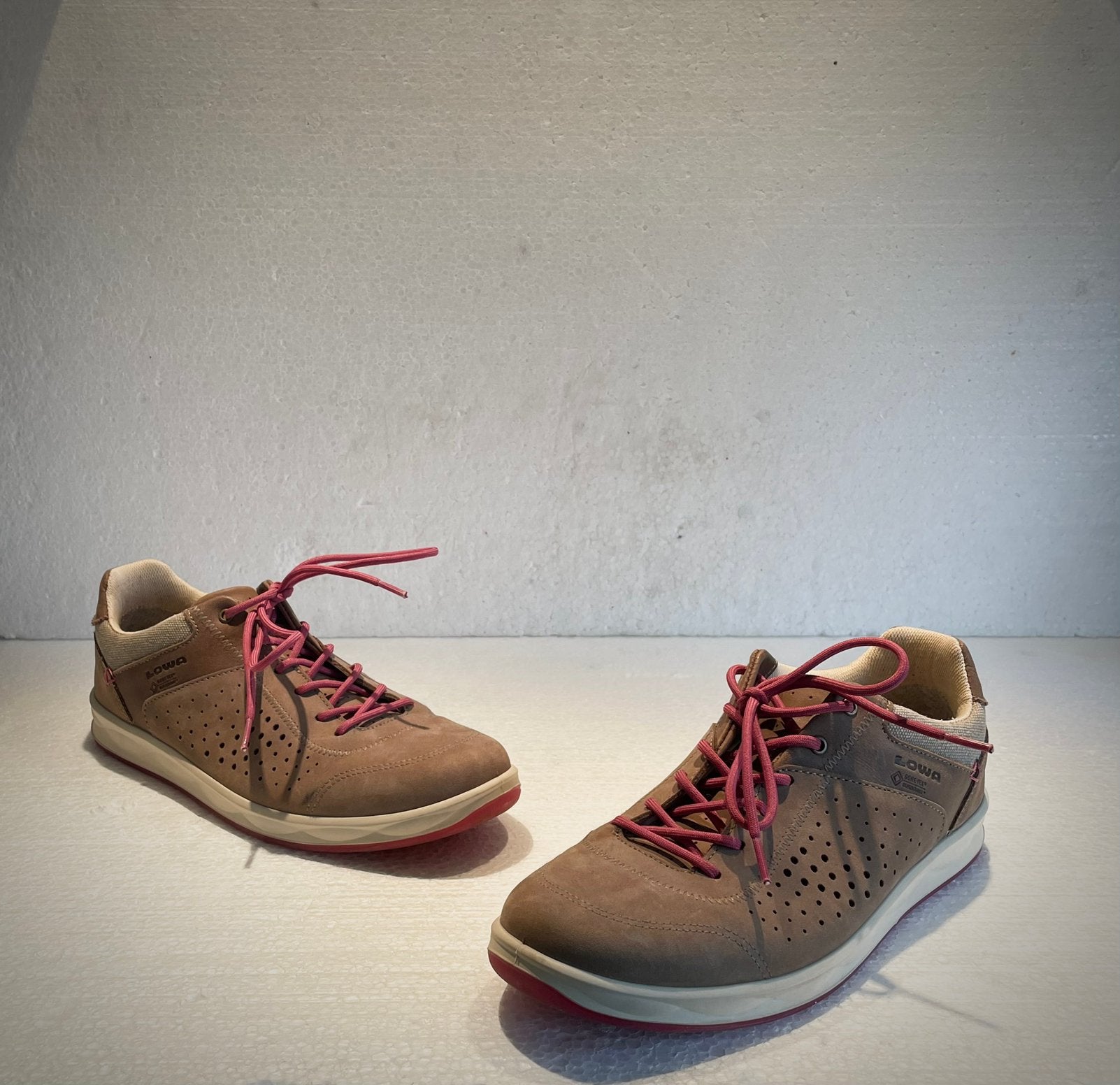 Lowa GTX GoreTex wandel schoenen / sneakers 41, Ophalen of Verzenden, Bruin, Wandelschoenen
