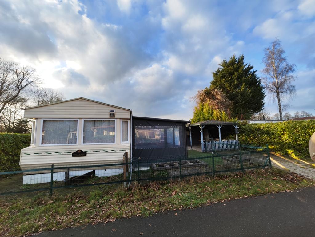 Stacaravan met veranda en 2 slaapkamers