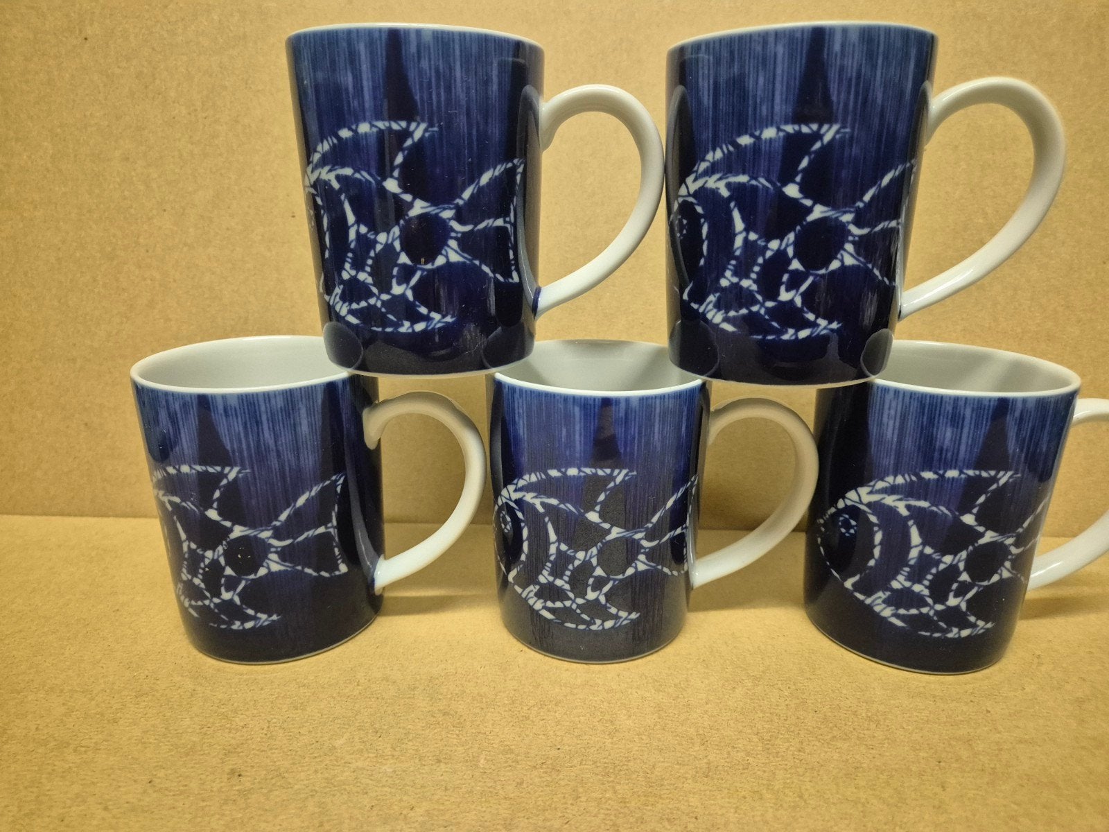 Fish laklain porselein, Ophalen of Verzenden, Zo goed als nieuw, Porselein, Kop en/of schotel