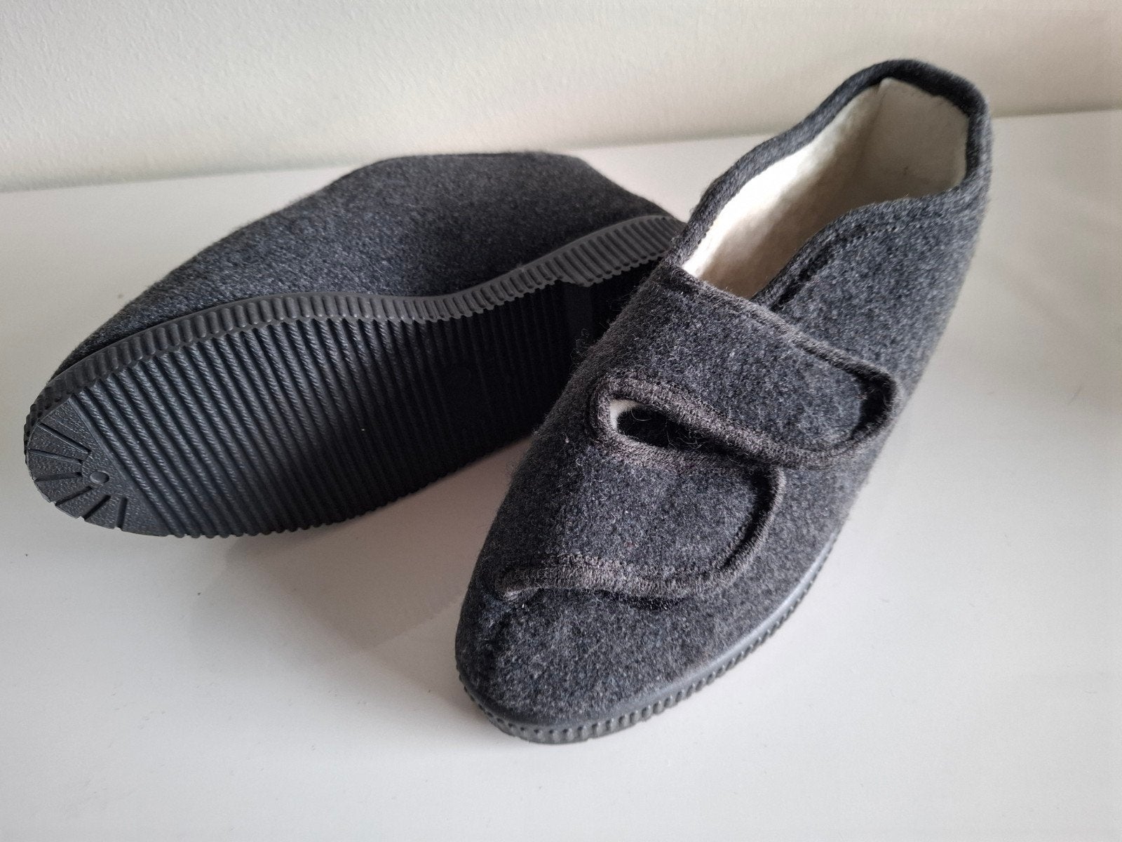 verbandschoenen, Ophalen of Verzenden, Zo goed als nieuw, Pantoffels of Sloffen, Grijs