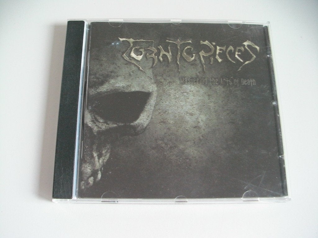 CD Torn to pieces - Mastering the art of death, Verzenden, Zo goed als nieuw