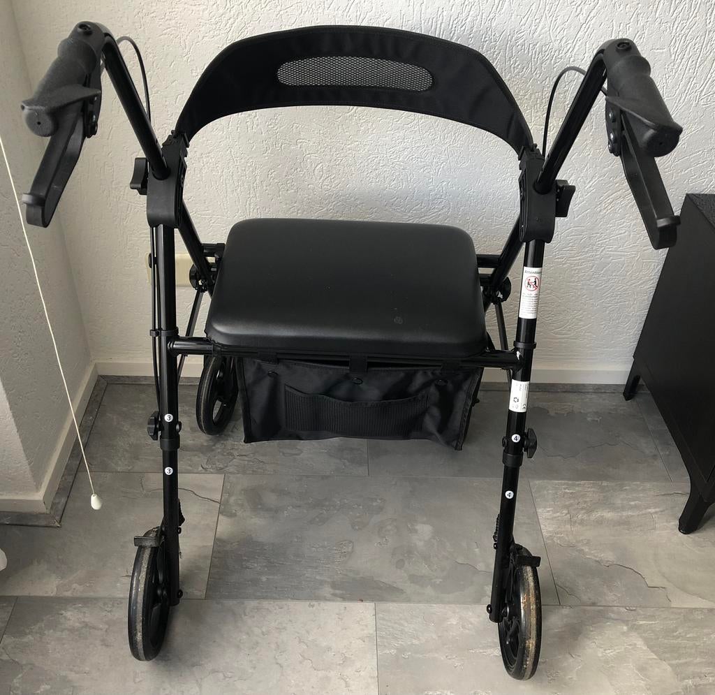 Rollator nauwelijks gebruikt ziet er zo goed als nieuw uit, Diversen, Rollators, Ophalen, Zo goed als nieuw