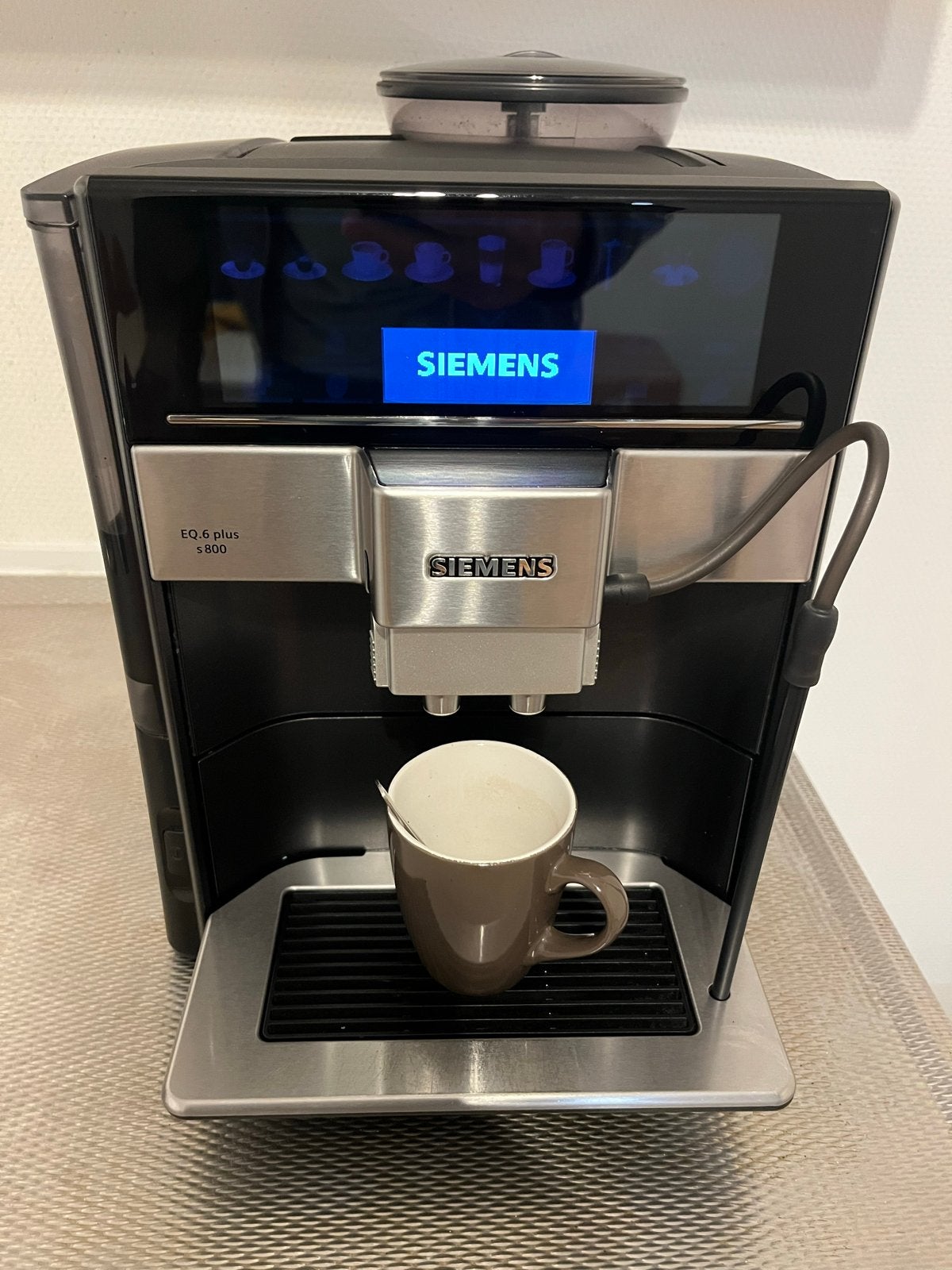 Siemens EQ.6 plus s800 volautomatische espressomachine, Witgoed en Apparatuur, Afneembaar waterreservoir, Espresso apparaat, Zo goed als nieuw